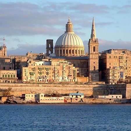 Prime Location Apartment With Side Seaviews Sliema Exterior photo