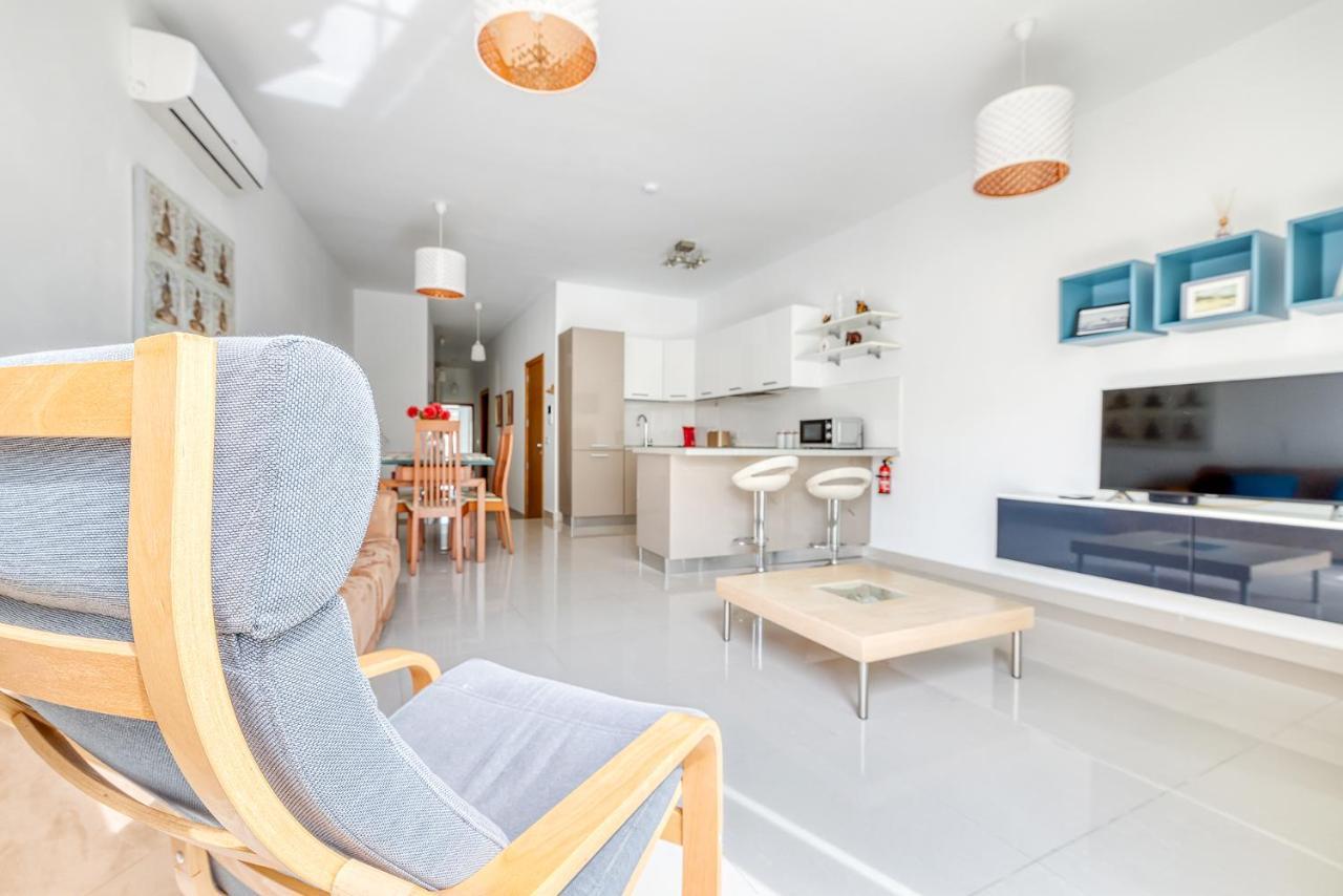 Prime Location Apartment With Side Seaviews Sliema Exterior photo