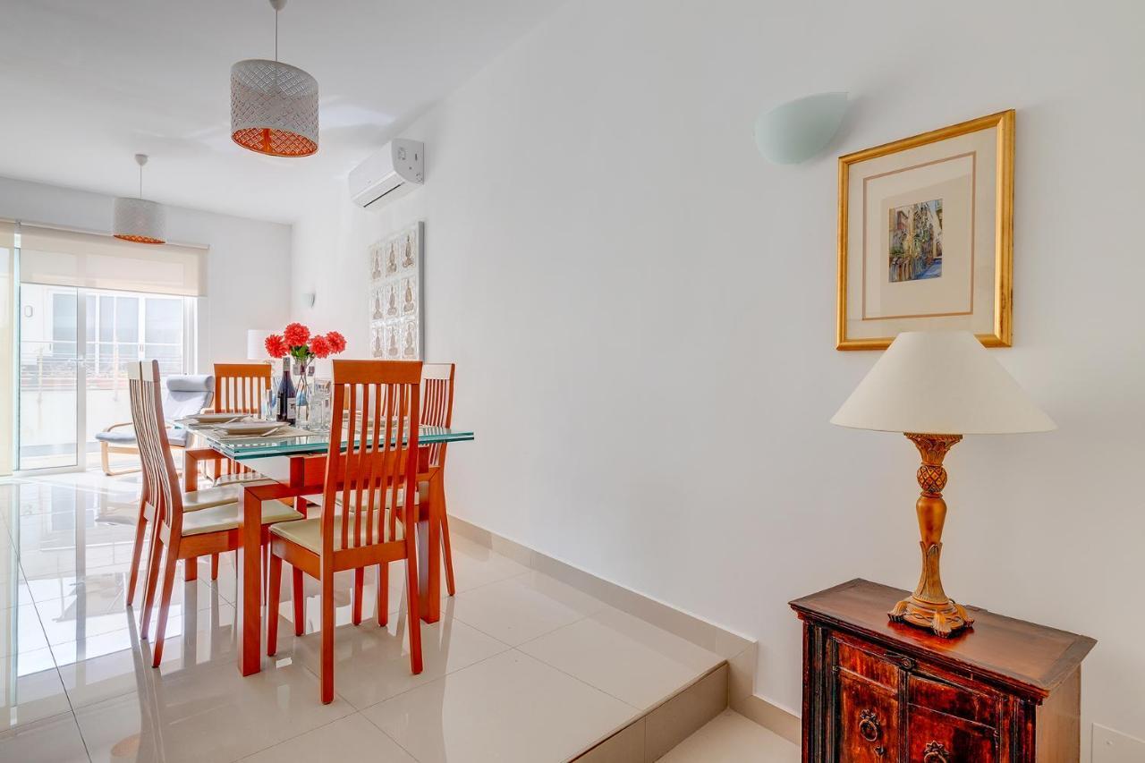 Prime Location Apartment With Side Seaviews Sliema Exterior photo