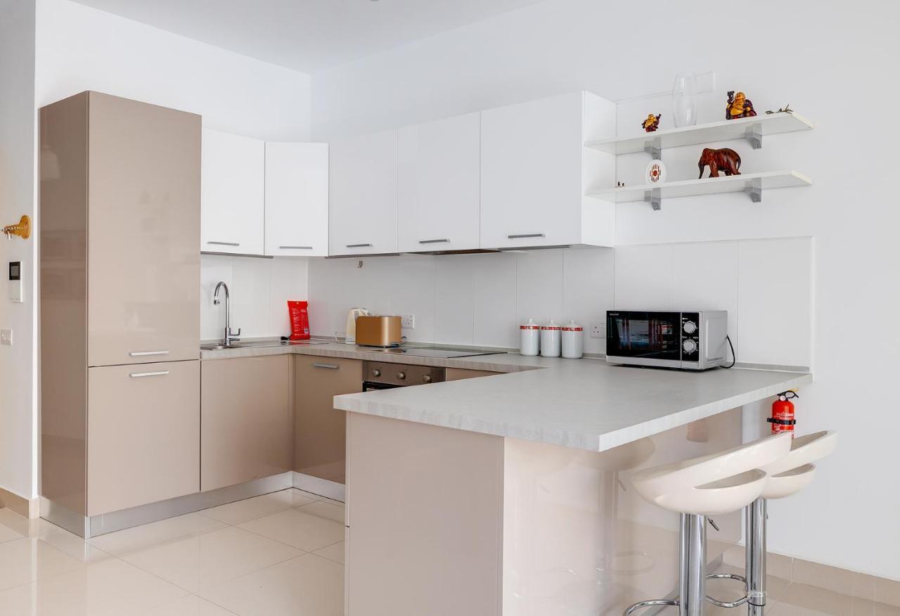 Prime Location Apartment With Side Seaviews Sliema Exterior photo