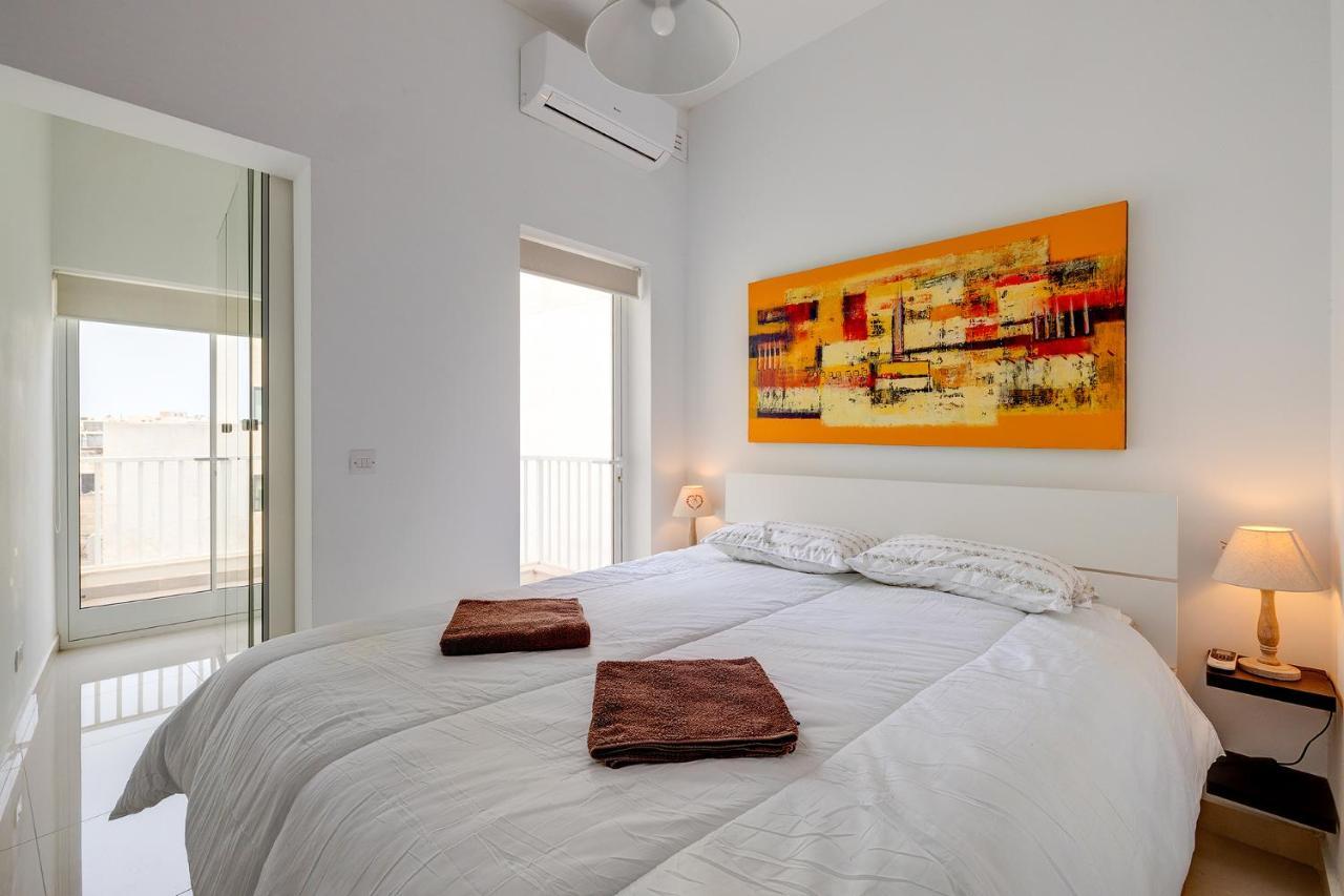 Prime Location Apartment With Side Seaviews Sliema Exterior photo