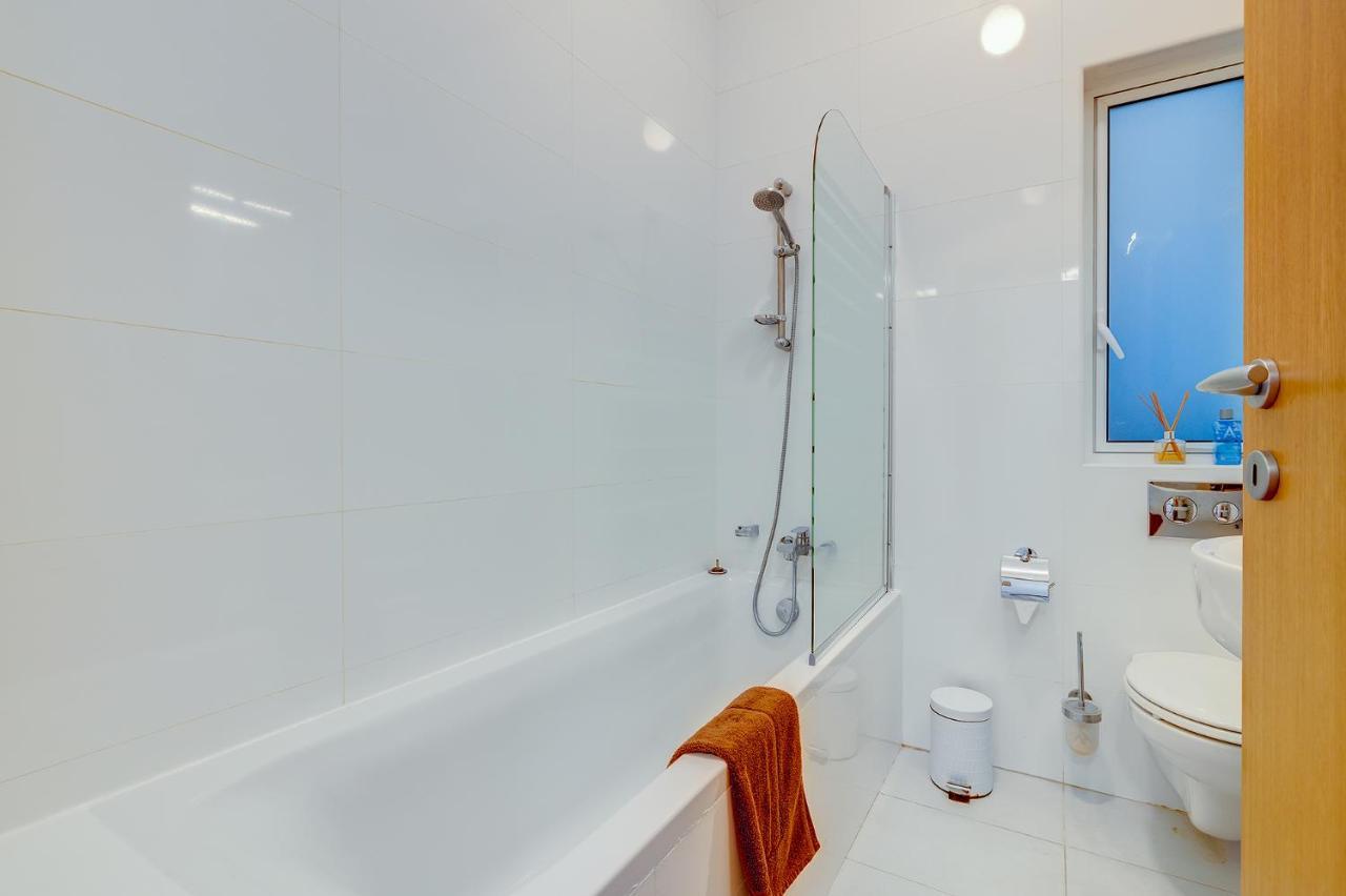 Prime Location Apartment With Side Seaviews Sliema Exterior photo