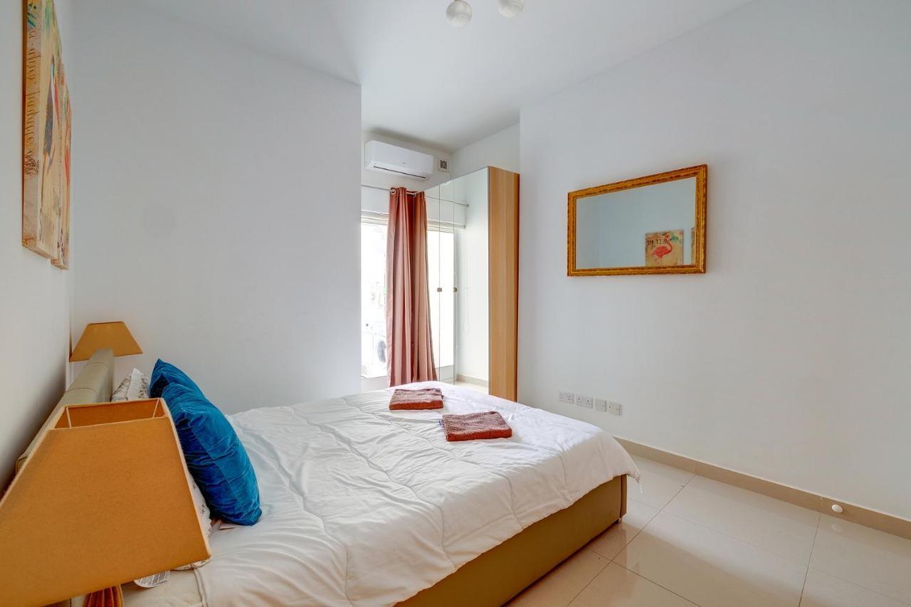 Prime Location Apartment With Side Seaviews Sliema Exterior photo
