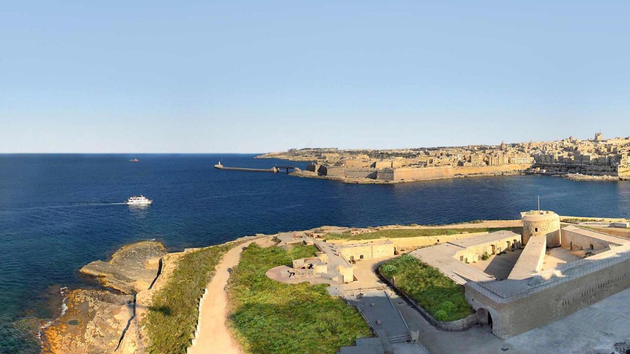 Prime Location Apartment With Side Seaviews Sliema Exterior photo