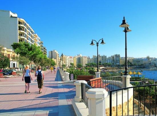 Prime Location Apartment With Side Seaviews Sliema Exterior photo