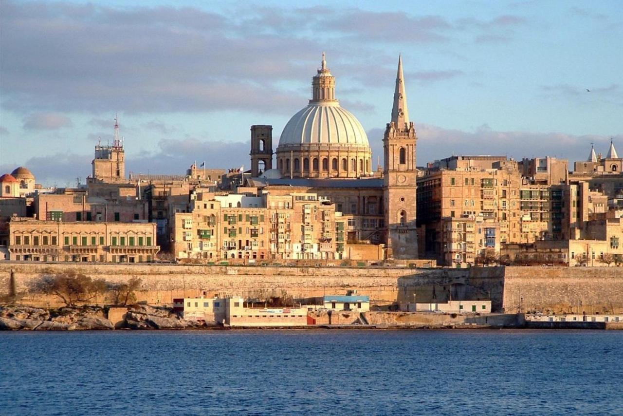Prime Location Apartment With Side Seaviews Sliema Exterior photo