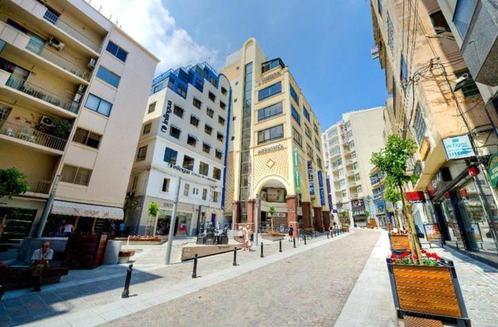 Prime Location Apartment With Side Seaviews Sliema Exterior photo